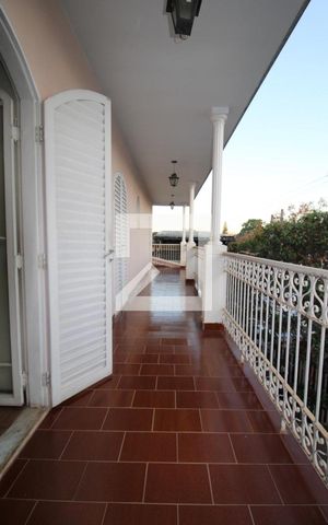 Casa à venda com 300m², 4 quartos e 5 vagasVaranda dos Quartos 1, 2 (suíte) e antessala