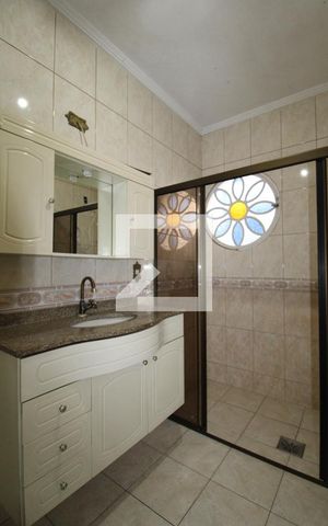 Casa à venda com 300m², 4 quartos e 5 vagasBanheiro da Suíte