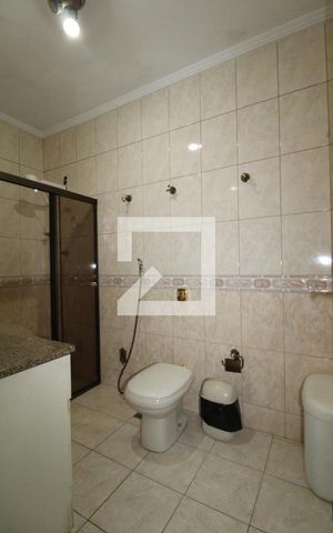Casa à venda com 300m², 4 quartos e 5 vagasBanheiro da Suíte