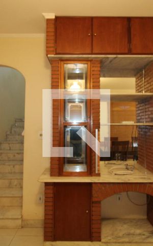 Casa à venda com 300m², 4 quartos e 5 vagasSala