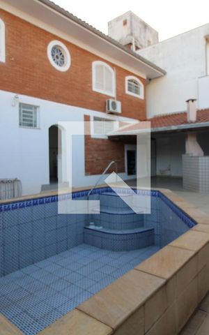 Casa à venda com 300m², 4 quartos e 5 vagasQuintal