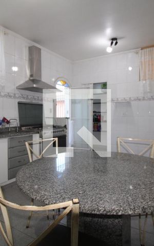 Casa à venda com 300m², 4 quartos e 5 vagasCozinha