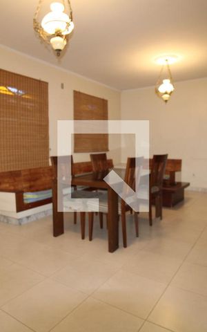 Casa à venda com 300m², 4 quartos e 5 vagasSala