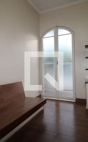 Casa à venda com 300m², 4 quartos e 5 vagasAntessala (piso superior)