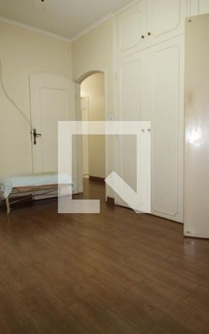 Casa à venda com 300m², 4 quartos e 5 vagasQuarto 2 (suíte)