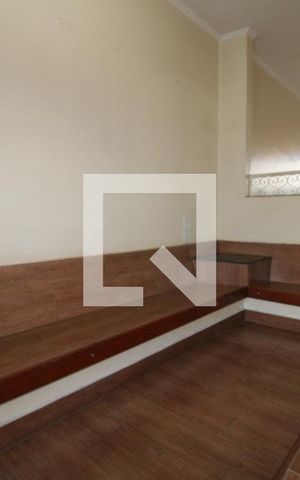 Casa à venda com 300m², 4 quartos e 5 vagasAntessala (piso superior)