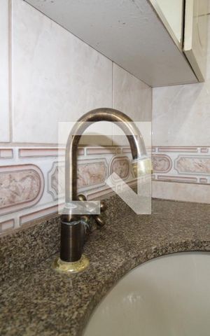 Casa à venda com 300m², 4 quartos e 5 vagasBanheiro social (piso superior)