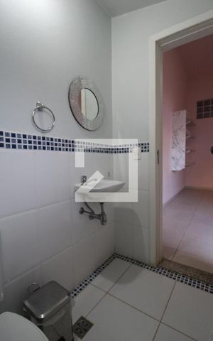Casa à venda com 300m², 4 quartos e 5 vagasBanheiro 