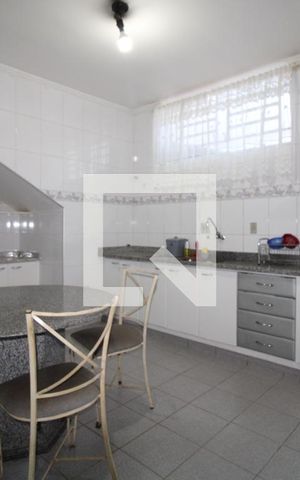 Casa à venda com 300m², 4 quartos e 5 vagasCozinha