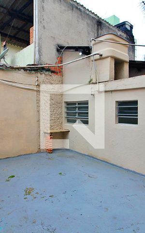 Casa para alugar com 70m², 3 quartos e sem vagaQuintal