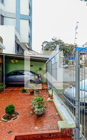 Casa à venda com 130m², 3 quartos e 2 vagas Casa à venda com 130m², 3 quartos e 2 vagasFachada
