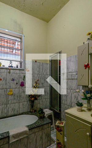 Casa à venda com 130m², 3 quartos e 2 vagas Casa à venda com 130m², 3 quartos e 2 vagasBanheiro