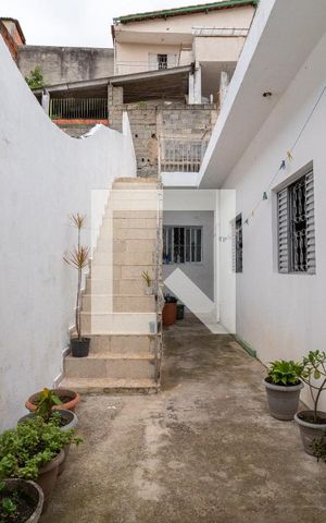 Casa à venda com 200m², 3 quartos e 2 vagasCorredor Lateral