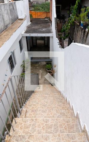 Casa à venda com 200m², 3 quartos e 2 vagasEscada