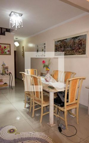 Casa à venda com 300m², 3 quartos e 2 vagasSala