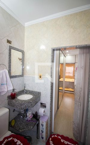 Casa à venda com 300m², 3 quartos e 2 vagasBanheiro Suite 1