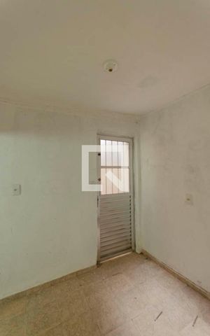Casa à venda com 30m², 1 quarto e sem vaga Casa à venda com 30m², 1 quarto e sem vagaSala