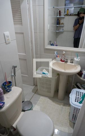 Casa à venda com 50m², 2 quartos e sem vaga Casa à venda com 50m², 2 quartos e sem vagaBanheiro