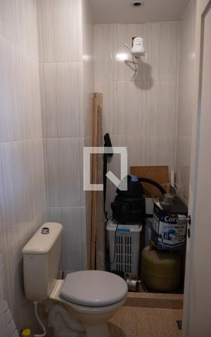 Casa à venda com 50m², 2 quartos e sem vaga Casa à venda com 50m², 2 quartos e sem vagaBanheiro de Serviço