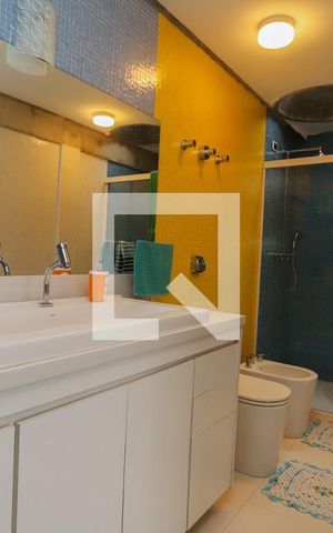Casa à venda com 440m², 4 quartos e 4 vagasBanheiro do Quarto 3