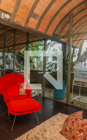 Casa à venda com 440m², 4 quartos e 4 vagasSala