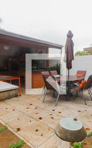 Casa à venda com 440m², 4 quartos e 4 vagasChurrasqueira