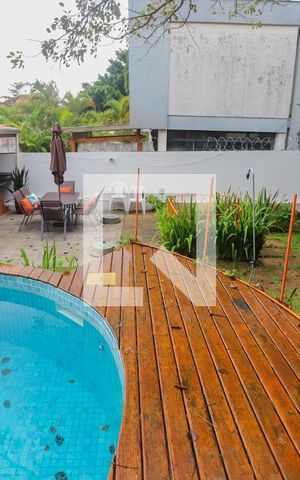 Casa à venda com 440m², 4 quartos e 4 vagasPiscina