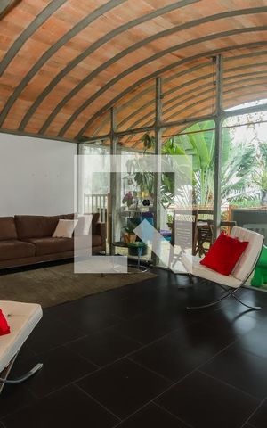 Casa à venda com 440m², 4 quartos e 4 vagasSala