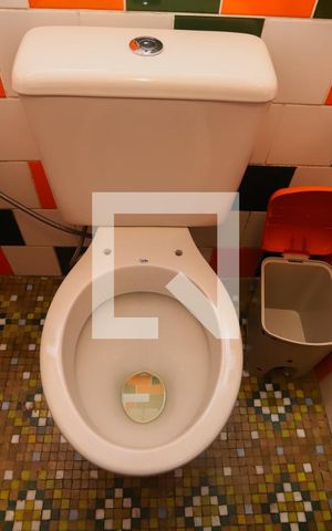 Casa à venda com 440m², 4 quartos e 4 vagasBanheiro de Serviço