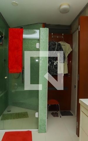 Casa à venda com 440m², 4 quartos e 4 vagasBanheiro do Quarto 4