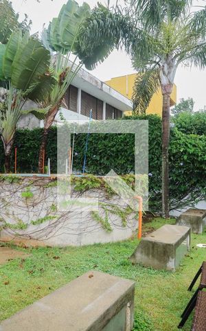 Casa à venda com 440m², 4 quartos e 4 vagasPiscina