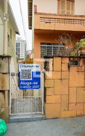 Casa para alugar com 50m², 1 quarto e sem vaga Casa para alugar com 50m², 1 quarto e sem vagaFachada