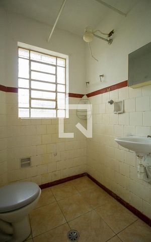 Casa para alugar com 50m², 1 quarto e sem vaga Casa para alugar com 50m², 1 quarto e sem vagaBanheiro