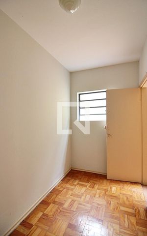 Casa à venda com 180m², 4 quartos e 2 vagasQuarto de Serviço