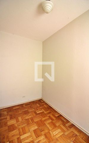 Casa à venda com 180m², 4 quartos e 2 vagasQuarto de Serviço