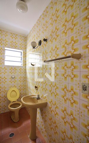 Casa à venda com 180m², 4 quartos e 2 vagasLavabo