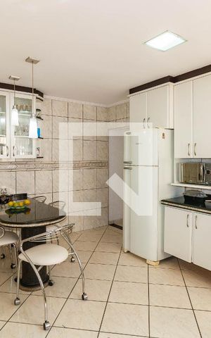 Casa à venda com 140m², 2 quartos e 2 vagas Casa à venda com 140m², 2 quartos e 2 vagasCozinha
