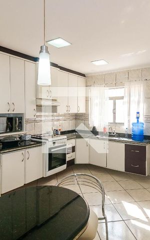 Casa à venda com 140m², 2 quartos e 2 vagas Casa à venda com 140m², 2 quartos e 2 vagasCozinha