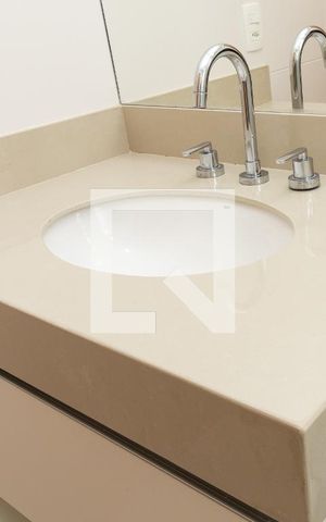 Apartamento à venda com 83m², 2 quartos e 2 vagasBanheiro da Suíte