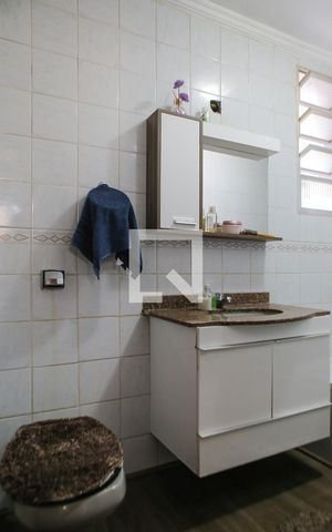 Apartamento para alugar com 90m², 2 quartos e 1 vaga Apartamento para alugar com 90m², 2 quartos e 1 vagaBanheiro