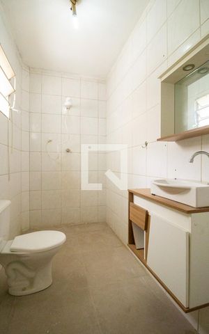 Casa para alugar com 70m², 2 quartos e sem vaga Casa para alugar com 70m², 2 quartos e sem vagaBanheiro