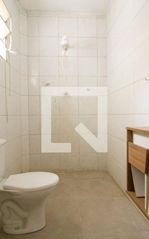 Casa para alugar com 70m², 2 quartos e sem vaga Casa para alugar com 70m², 2 quartos e sem vagaBanheiro