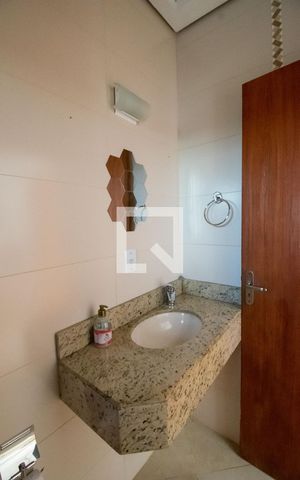 Casa à venda com 234m², 5 quartos e 4 vagas Casa à venda com 234m², 5 quartos e 4 vagasBanheiro 3