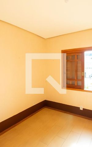 Casa à venda com 234m², 5 quartos e 4 vagas Casa à venda com 234m², 5 quartos e 4 vagasQuarto 2
