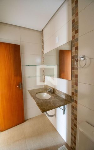 Casa à venda com 234m², 5 quartos e 4 vagas Casa à venda com 234m², 5 quartos e 4 vagasBanheiro da Suíte