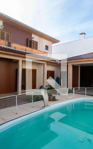Casa à venda com 234m², 5 quartos e 4 vagas Casa à venda com 234m², 5 quartos e 4 vagasPiscina