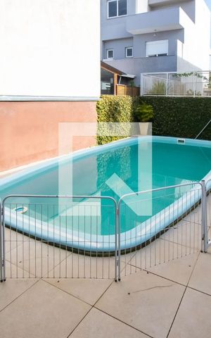 Casa à venda com 234m², 5 quartos e 4 vagas Casa à venda com 234m², 5 quartos e 4 vagasPiscina