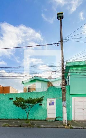 Casa à venda com 285m², 3 quartos e 3 vagas Casa à venda com 285m², 3 quartos e 3 vagasFachada