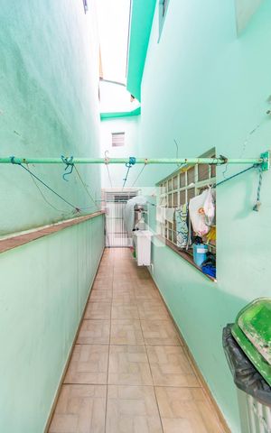 Casa à venda com 285m², 3 quartos e 3 vagas Casa à venda com 285m², 3 quartos e 3 vagasQuintal Lateral
