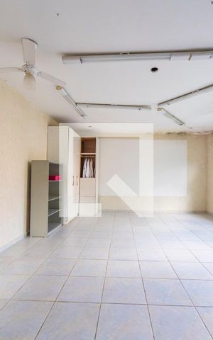 Casa à venda com 285m², 3 quartos e 3 vagas Casa à venda com 285m², 3 quartos e 3 vagasSalão
